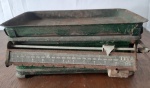 Antiga balança em metal - Medidas: 30x23x14 cm - Lote no estado, oxidada.