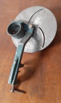 Antigo cortador de frios em metal para prender  na mesa - Altura; 36 cm