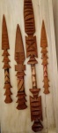 Quatro lanças em madeiras - Alturas: 95 cm, 65 cm , 60 cm e 55 cm