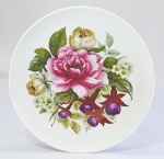 Porcelaina KAISER - Prato porcelana alemã decorada com Flores em policromia. Med. 24 cm