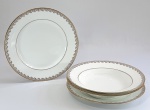 VISTA ALEGRE - 4 pratos em  porcelana portuguesa. Med. 25 cm.