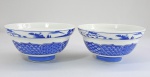 Dois antigos bowls em porcelana japonesa azul e branco. Med. 16 x 08 cm.