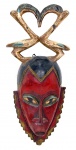 Costa do Marfim, Africa, século XX. Máscara da etnia Guro em madeira entalhada e policromada, com predominância da cor vermelha, típica dessa região. Altura = 47 cm.