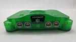 Videogame Console Nintendo 64 Verde , game lançado em 1996 em Excelente Estado de Conservação (Apenas console, vídeo game foi comprado em um Grande lote,  de um grande colecionador do Rio de Janeiro, onde foi informado pelo mesmo que em teste o mesmo liga, não foi testado em nossa loja por isso não garantimos o funcionamento)