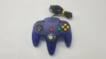 Controle Manete Para Videogame Console Nintendo 64 - N64 Azul Translúcida Original .Testada e Funcionando.Indicamos a retirada do item diretamente em nossa loja.Caso seja solicitado o envio por correios ou transportadora,não nos responsabilizamos caso o item ao chegar não funcione.