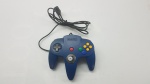 Controle Manete Para Videogame Console Nintendo 64 - N64 Azul Original.Testada e Funcionando.Indicamos a retirada do item diretamente em nossa loja.Caso seja solicitado o envio por correios ou transportadora,não nos responsabilizamos caso o item ao chegar não funcione.