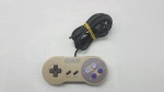 Controle Manete Para Videogame Console Super Nintendo - SNES Original.Testada e Funcionando.Indicamos a retirada do item diretamente em nossa loja.Caso seja solicitado o envio por correios ou transportadora,não nos responsabilizamos caso o item ao chegar não funcione.