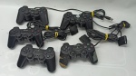 5 Controles Manetes Para Videogame Console Playstation 2 - PS2, Sendo uma delas Original e Quatro Paralelas de alta qualidade. Lote não Testado.