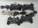 5 Controles Manetes Para Videogame Console Playstation 2 - PS2 e Super Nintendo - SNES, Sendo uma delas Original e Quatro Paralelas de alta qualidade. Lote não Testado, Todas Apresentam algum problema.