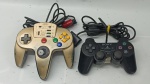 2 Controles - Manete para Console Nintendo 64 - N64 com Função Turbo Gold e Manete - Controle para Playstation 2 - PS2 (Original) - Manete PS2 está com mal contato no fio e a de 64 está analógico está ruim.