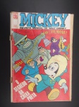 Gibi ou HQ - Mickey Revista Mensal da Walt Disney 211, ano 1970, editora Abril, possui assinaturas na capa e contracapa, capa e contracapa solta do miolo, minúsculo orifício de inseto na borda da lateral das páginas.