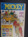 Gibi ou HQ - Mickey Revista Mensal da Walt Disney 218, ano 1970, editora Abril, possui danos de inseto na lateral da capa e primeiras folhas, furo de inseto que perpassa a revista na margem lateral das páginas.