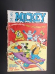 Gibi ou HQ - Mickey Revista Mensal da Walt Disney 237, ano 1972, editora Abril, lombada com desgastes, possui assinatura na capa e primeira folha.
