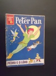 Gibi ou HQ - Clássicos Walt Disney nº 4 Peter Pan - Pedro e o Lôbo, 1969, editora Abril, desgaste da lombada, capa e contracapa soltas do miolo, bordas amareladas,  folhas centrais soltas dos grampos da lombada, mede 27x20cm ( AxL ).