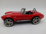 Colecionismo. Miniaturas. Automóvel Shelby Cobra 427 S/C escala 1/34. Mede 13,5cm de comprimento.
