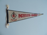 Flâmula Instituto de Educação Porto Alegre, 34cm comprimento, desgaste usual e manchas, no estado.