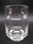 Antigo Copo de Vidro da Varig - 8,5cm de altura. Memorabília de Aviação. Serviço de Bordo. Discreto bicadinho na borda.