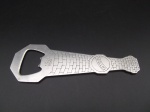 Colecionismo. Antigo abridor de garrafas de 1954 comemorativo 50 Anos Wallig. Mede 11cm.