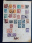 Colecionismo Filatelia Selos Antigos. Lote com 66 selos do Brasil colados numa folha quadriculada, frente e verso.