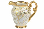 PORCELANA MAUÁ - Belíssima Cremeira, em fina porcelana branca, com rica aplicação em ouro. Dimensões:  10 cm X 12 cm  X 8 cm (Alt./Comp. entre pegas e bico/Diâm.). l