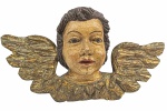SÉC. XIX/XX - Antigo Anjo esculpido em bloco de madeira nobre, no estilo barroco, com policromia. Dimensões: 25 cm X 13 cm X 8 cm (Alt./Larg./Prof.). cxx