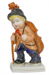 Belíssima Escultura em porcelana alemã, possivelmente meissen, marca na base, representando Músico carregando seu violoncelo. Dimensões: 19 cm 10 cm X 7 cm (Alt./Comp./Prof.). c