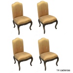 Conjunto de 14 cadeiras para sala de jantar em madeira esculpida, ornamentadas por frisos florais e estilizações geométricas. Encostos retos e arqueados apoiados em assentos suavemente abaulados. Saias ricamente lavradas em treliças. Pernas curvilíneas com pés sobre pequenas sapatas. Estofamento em seda amarelo ouro. 110 x 62 x 58 cm. Algumas com sinais de uso.