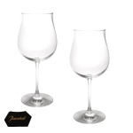 BACCARAT  Par de grandes taças para vinho em cristal francês translucido da Maison Baccarat. Apresenta selo da Cristallerie. 25.5 cm.  Peças sem uso. Acondicionadas em caixa original.