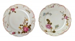 MARECHAL DEODORO - MANUEL DEODORO DA FONSECA (1827-1892) - Par de pratos em porcelana francesa Haviland de Limoges, pertencente ao serviço de pratos do marechal Deodoro da Fonseca. Borda decorada com relevos e extremidades recortadas em ondulações. Ornamentado com ramos de flores esparsos sobre a superfície, seguido da inscrição Deodoro policromada no canto esquerdo, e rebuscada em estilística noveau. Peças raras e de importante valor histórico nacional. Digna de colecionadores e instituições culturais que tentem remontar a história do avanço político brasileiro. 24 cm.