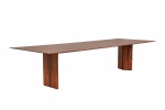 MICASA - Belíssima mesa para jantar de formato retangular. Tampo apoiado em dois pés retos. 76 x 310 x 120 cm.