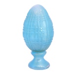 Pinha de vidro artístico de Murano na cor azul. Formato piriforme com decoração em lapidados. Base circular. Séc. XX. 25 cm. Este lote encontra-se em Belo Horizonte, MG, e só estará disponível em nossa loja a partir do dia 13 de Outubro.