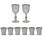 Conjunto de 6 copos de pewter (3 cm) e 2 cálices (9 cm). Este lote encontra-se em Belo Horizonte, MG, e só estará disponível em nossa loja a partir do dia 13 de Outubro.