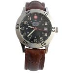 WENGER SWISS  MILITARY  Relógio com pulseira em couro marrom. Caixa 43 mm. 24 cm aberto. Este lote encontra-se em Belo Horizonte, MG, e só estará disponível em nossa loja a partir do dia 13 de Outubro.
