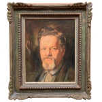 OSWALDO TEIXEIRA (Rio de Janeiro, 1905 - 1974) - Retrato. Óleo s/ madeira. Ass. cie. 1968. 41 x 33 cm (MI). 59 x 50 cm (ME). Este lote encontra-se em Belo Horizonte, MG, e só estará disponível em nossa loja a partir do dia 13 de Outubro. Pintor, professor, crítico e historiador de arte. Estuda no Liceu de Artes e Ofícios do Rio de Janeiro com Argemiro Cunha e Eurico Moreira Alves e na Escola Nacional de Belas Artes - Enba com Rodolfo Chambelland e Baptista da Costa. Em 1924, com a tela Pescador Brasileiro, recebe o prêmio de viagem ao exterior, concedido pela 31ª Exposição Geral de Belas Artes, viaja no ano seguinte para a Europa, e conhece Portugal, Espanha, França e Itália. Leciona desenho na Enba e no Instituto Nacional de Educação entre 1932 e 1937. Neste ano, assume o cargo de diretor do Museu Nacional de Belas Artes - MNBA no Rio de Janeiro, onde permanece até 1961.