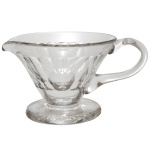 BACCARAT - Jarra de cristal francês translucido da Maison Baccarat. Marca da Cristallerie na base e as inscrições: Baccarat Chez La Marquise de Sevigne.  França. Séc. XX. 15 x 26 x 21 cm.