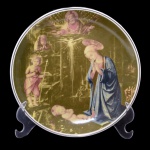 Prato de porcelana portuguesa policromada, com representação da cena de Natal. No fundo as inscrições 5º. Prato de Natal  Distribuição Exclusiva de Braz & Braz S.A.R.L. Edição Limitada de 6000 exemplares. Portugal. 19 cm. Lote pertencente ao acervo de tradicional família paulistana de Américo Moreira dos Santos e Anella Mafalda Malzoni.