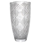 Grande Vaso de cristal europeu translucido. Apresenta formato de cone e lapidação com estrelas e raiados. 35 cm. Lote pertencente ao acervo de tradicional família paulistana de Américo Moreira dos Santos e Anella Mafalda Malzoni.