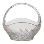 Cesta de cristal translucido. Apresenta detalhes na forma de folhagens na parte inferior. 20 x 21 x 14 cm. Lote pertencente ao acervo de tradicional família paulistana de Américo Moreira dos Santos e Anella Mafalda Malzoni.