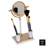 MFS - Design Pierre Murat. Conjunto para toilette de maquiagem na cor branca com corpo e base com detalhes dourado. Composto de Espelho e dois suportes para pinceis e quatro pinceis. 22 x 12 cm. Peça nova sem uso. MFS tradicional fabricante de joias de elevado padrão de qualidade, reuniu técnica, talento e beleza artesanal. A experiencia e o pioneirismo no ramo joalheiro permitiram a criação de Produtos Finos para presentes que possuem componentes banhados a ouro 14 Quilates e as cores são resultado do aprimoramento da técnica revestida a fogo e da qualidade MFS. Lote pertencente ao acervo de tradicional família paulistana de Américo Moreira dos Santos e Anella Mafalda Malzoni.