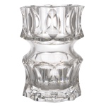 Espesso Vaso de cristal translúcido. Apresenta formato circular e duplo. Sinais de uso, com bicados. No estado. 20 x 15 cm. Lote pertencente ao acervo de tradicional família paulistana de Américo Moreira dos Santos e Anella Mafalda Malzoni.