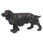 AMÉRICO M. DOS SANTOS (Portugal, 1931 - São Paulo, Brasil, 1992)  - Escultura em bronze patinado representando cão da raça Cocker Spaniel. Olhos de vidro. 7 x 12 x 3,5 cm. Português de origem, sediado no Brasil desde 1953 foi um dos mais importantes artistas e empresários do ramo da joalheria no Brasil. Criador de belíssimas peças de bronze e design exclusivo espalhadas pelas vitrines das maiores joalherias do país. Como diretor atuante da Ajesp (Associação dos joalheiros do Estado de São Paulo) alcançou notoriedade absoluta no mercado como um grande empreendedor, ousado e sonhador. Lote pertencente ao acervo de tradicional família paulistana de Américo Moreira dos Santos e Anella Mafalda Malzoni.