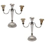 Castiças para 3 velas de metal. 24 x 23 x 10 cm. Lote pertencente ao acervo de tradicional família paulistana de Américo Moreira dos Santos e Anella Mafalda Malzoni.