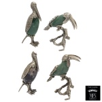 Conjunto de quatro estatuetas em estanho representando  dois tucanos e dois pelicanos com corpos em pedra polida. Marcas do material Peltro e do fabricante MFS. 9 x 10 cm (maior) 11 x 3 cm (menor).  Lote pertencente ao acervo de tradicional família paulistana de Américo Moreira dos Santos e Anella Mafalda Malzoni.