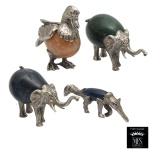 Conjunto de três estatuetas em estanho representando elefantes, pato e tamanduá com corpos em pedra polida. Marcas do material Peltro e do fabricante MFS. 9 x 9 x 4 cm (maior). 4 x 10 x 2 cm (menor). Lote pertencente ao acervo de tradicional família paulistana de Américo Moreira dos Santos e Anella Mafalda Malzoni.
