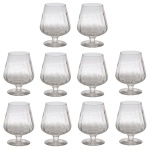 Conjunto com 10 taças para conhaque de cristal translucido e liso. 9 cm. Lote pertencente ao acervo de tradicional família paulistana de Américo Moreira dos Santos e Anella Mafalda Malzoni.
