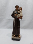 Imagem de Santo Antonio com menino Jesus em gesso com rica policromia. Medindo 29cm de altura.