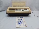 Antigo orgão teclado elétrico da Hering, modelo PR 5000. Funcionando.
