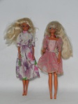 BRINQUEDO, duas (2) bonecas Barbie: 1 da marca MATTEL, Made in China, corpo em vinil, cabeça emborrachada, roupa em tecido, medindo 29 cm altura; 1 da marca ESTRELA, corpo em vinil, cabeça emborrachada, roupa em tecido, medindo 29 cm altura.