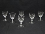CRISTAL, seis (6) taças de pé alto para licor, incolores e translúcidas, bojo com lapidação dedão, fuste hexagonal com anel intermediário, base em bolacha, medindo 8,5 cm altura, íntegras.
