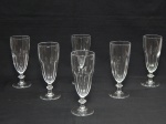 CRISTAL, seis (6) tulipas de pé alto para champanhe ou espumante, incolores e translúcidas, bojo com lapidação dedão, fuste hexagonal com anel intermediário, base em bolacha, medindo 15,5 cm altura, íntegras.